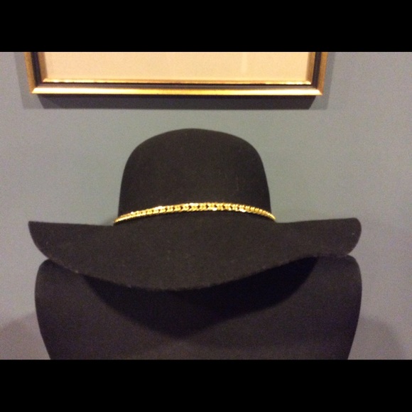 Last one! Saks 5th Avenue Fedora Hat (Black) - Picture 2 of 7